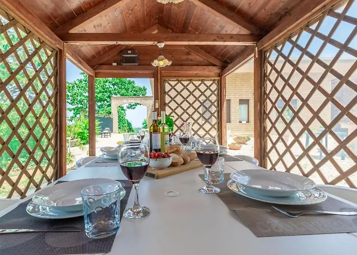 Dell'arco - Sea View, Private Pool & Airco *